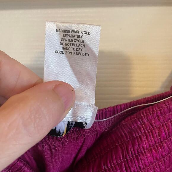 Heart & Heels fuchsia shocked mini dress with a sweetheart neckline size medium - Picture 13 of 16